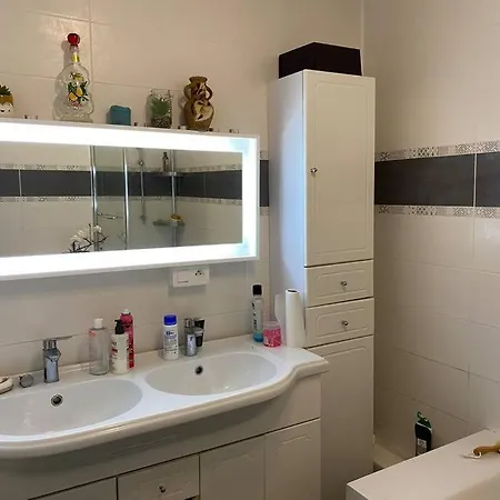 Angele Stephen 아파트 *